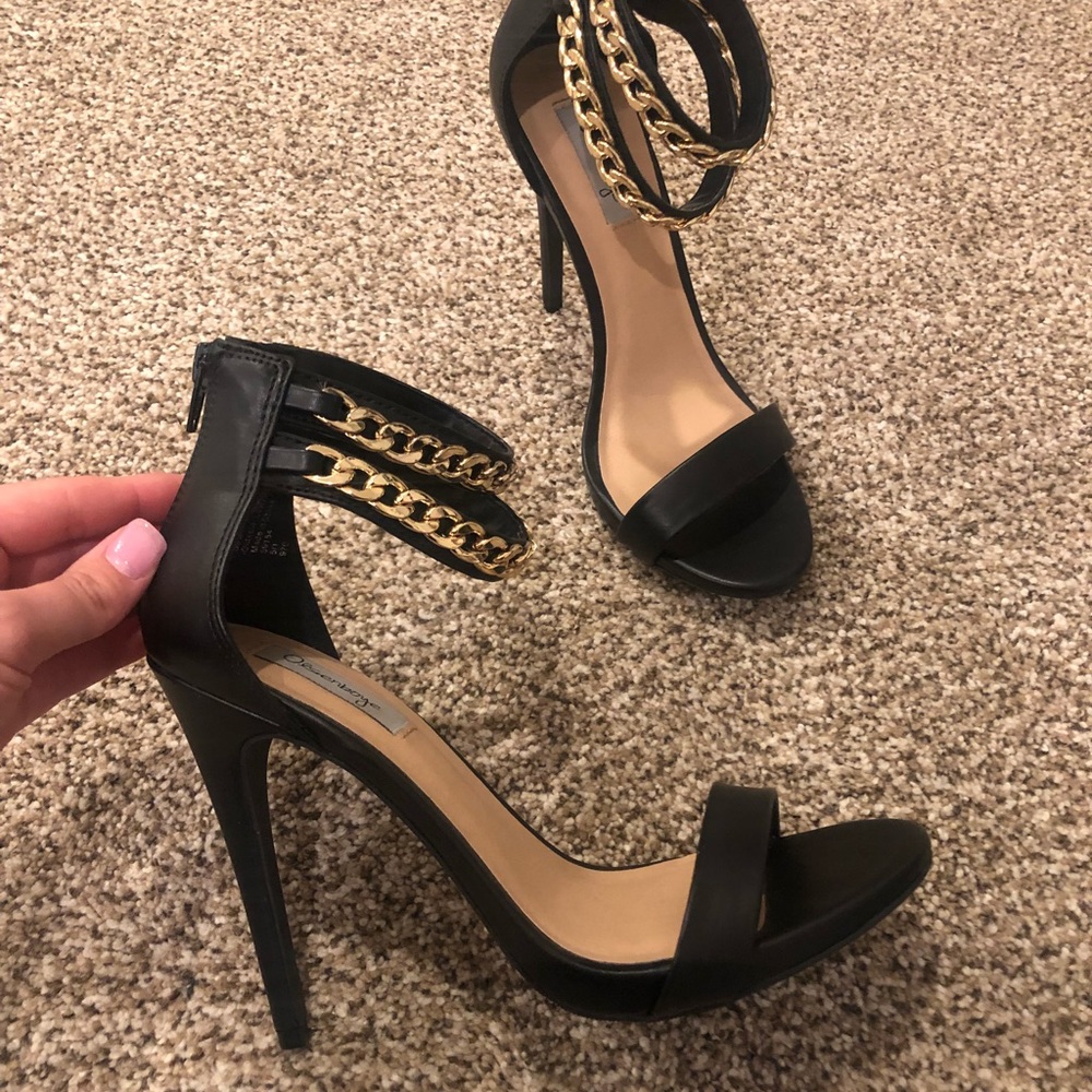 Size 8.5 Olsenboye heels!